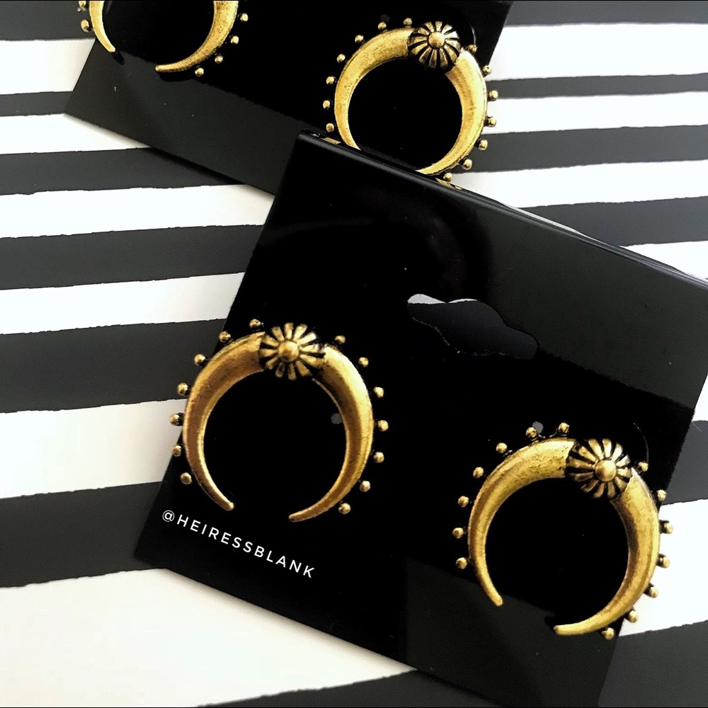vintage gold rebel earrings - Picture 6 of 8